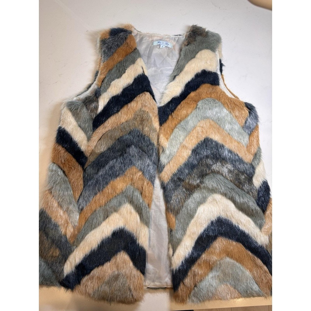 She + Sky Multi Color Chevron Faux Fur Vest Small Tan Grey Navy Mob Wife